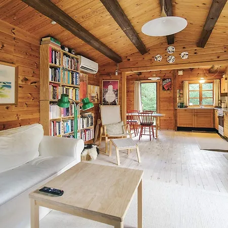 4 Person In Store Fuglede-by Traum