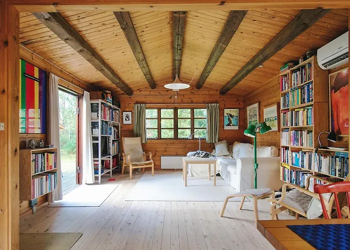 4 Person In Store Fuglede-by Traum